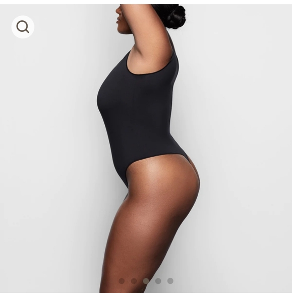 #2 NWOT SKIMS Essential Crewneck Sleeveless Bodysuit in smoke size 4X/5X - Picture 2 of 4